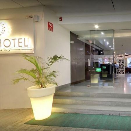 K10 Hotel Vadodara Exteriör bild
