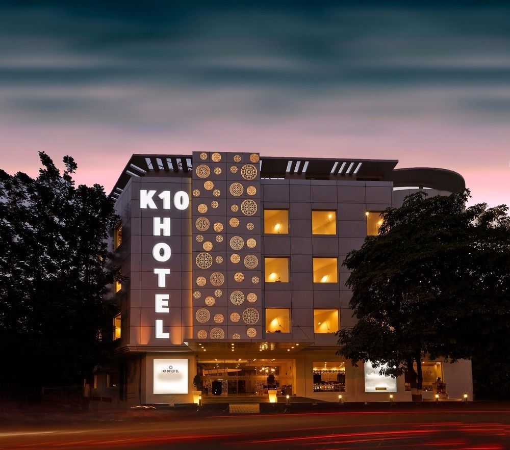 K10 Hotel Vadodara Exteriör bild