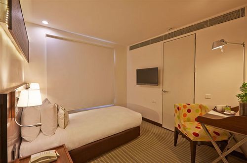K10 Hotel Vadodara Exteriör bild