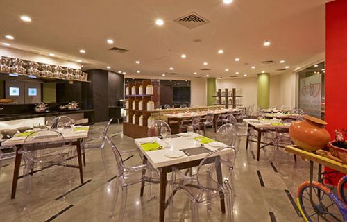 K10 Hotel Vadodara Exteriör bild